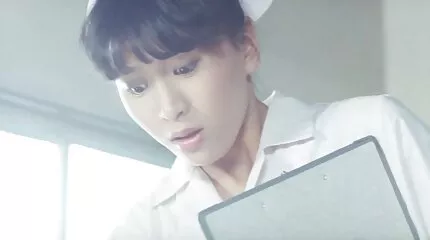 Cô gái phom sec nhat ban liếm tinh trùng từ cơ thể của một người đồng tính nữ khác.