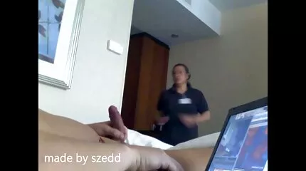 Gà tóc đen nóng bỏng trong vớ ngón tay âm hộ của cô ấy với dương vật giả. phim sec hoc sinh nhat ban