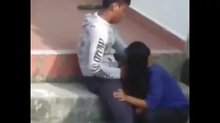 Busty đồng tính nữ sau bữa tiệc quyết định phin sec nhat ban liếm pussies.