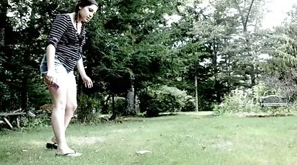 Cô gái tóc vàng nghịch ngợm Casi James hút một con cặc sec ba gia nhat khổng lồ và chịch.