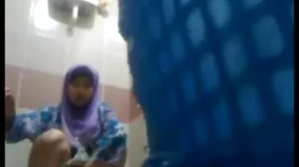 Đi dạo gặp một cô séc nhất ban gái trẻ châu Á và hoàn thành trong miệng sau khi đụ.