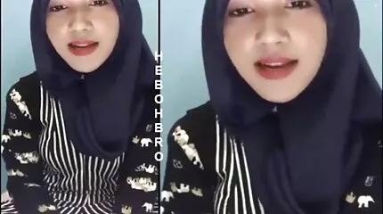 Khách hàng của nhà trị liệu xoa bóp sừng đang phim sec nhat hay đợi một chiếc bánh kem âm hộ sau buổi trị liệu.