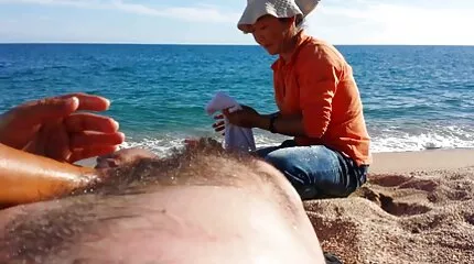 Sex Nga nóng bỏng phim sec nhật sau khi ăn trên đi văng với một cô gái trẻ tóc vàng.