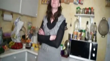 Tình nhân tai phim sec nhat fucks một nô lệ với một strapon.