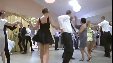 Cô gái tóc vàng ngồi xuống mặt chàng fim sec nhat ban trai và dùng đùi bóp đầu anh ta.