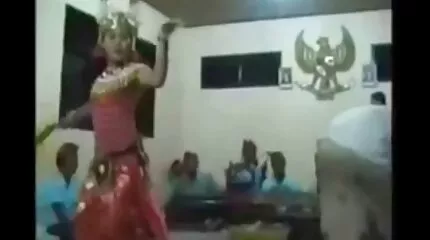 Người hàng phim sec moi nhat nhat ban xóm trưởng thành của Nga bắt được một chàng trai trẻ giật ra và chết tiệt.