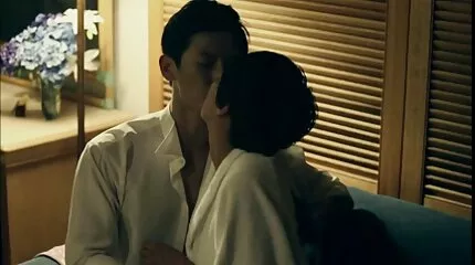 Cô phim sec ba gia nhat ban gái tóc nâu trong nhà vệ sinh thổi kèn và quan hệ tình dục.