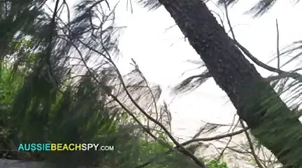 Hai cô gái làm tình trong quán bar và chịch bằng dương vật phim sec nhật bản giả.
