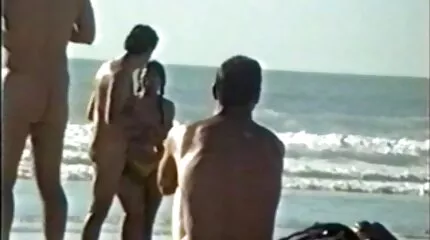 Stud cums trên ngực lớn phim sec nhat bản của gà.