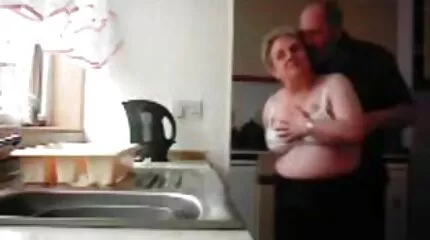 Mỹ nhân Nga dâm đãng đút chân vào mồm mat xa sec nhat trai miền Nam