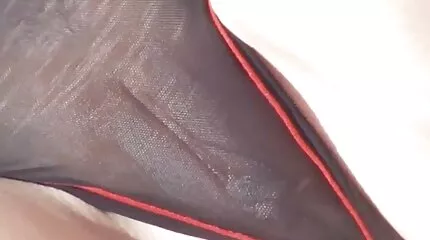 Cô gái sec nhat ban nằm dưới sàn trong phòng tắm để thủ dâm.