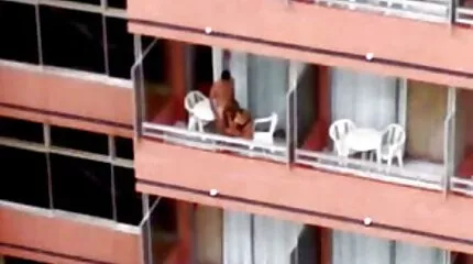 Bạn qhim sec nhat trai thuyết phục cô gái nhút nhát xem phim sex hentai.
