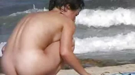 Nữ tính trans brunette đã cho bú gà và phimsec nhat fucked trong hậu môn.