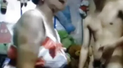 Xuất tinh từ cunnilingus mà một sec nhât bản người đồng tính nữ làm với một con gà con.